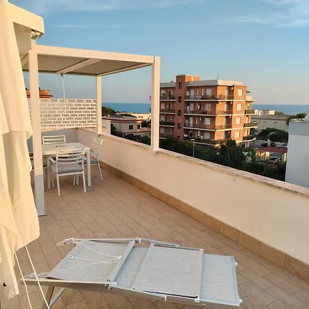 Attichetto Monolocale Vista Mare Terrazzatissimo Asterspace * Anzio